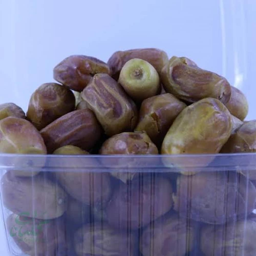 خرما زاهدی خوزستان با رنگ طلایی و طعم دلپذیر